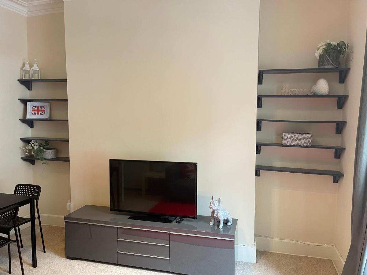 Beautiful 2 Bedroom Apartment- Prime Location, Aberdeen Centre Exteriör bild
