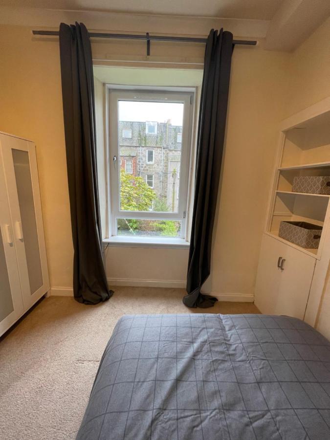 Beautiful 2 Bedroom Apartment- Prime Location, Aberdeen Centre Exteriör bild