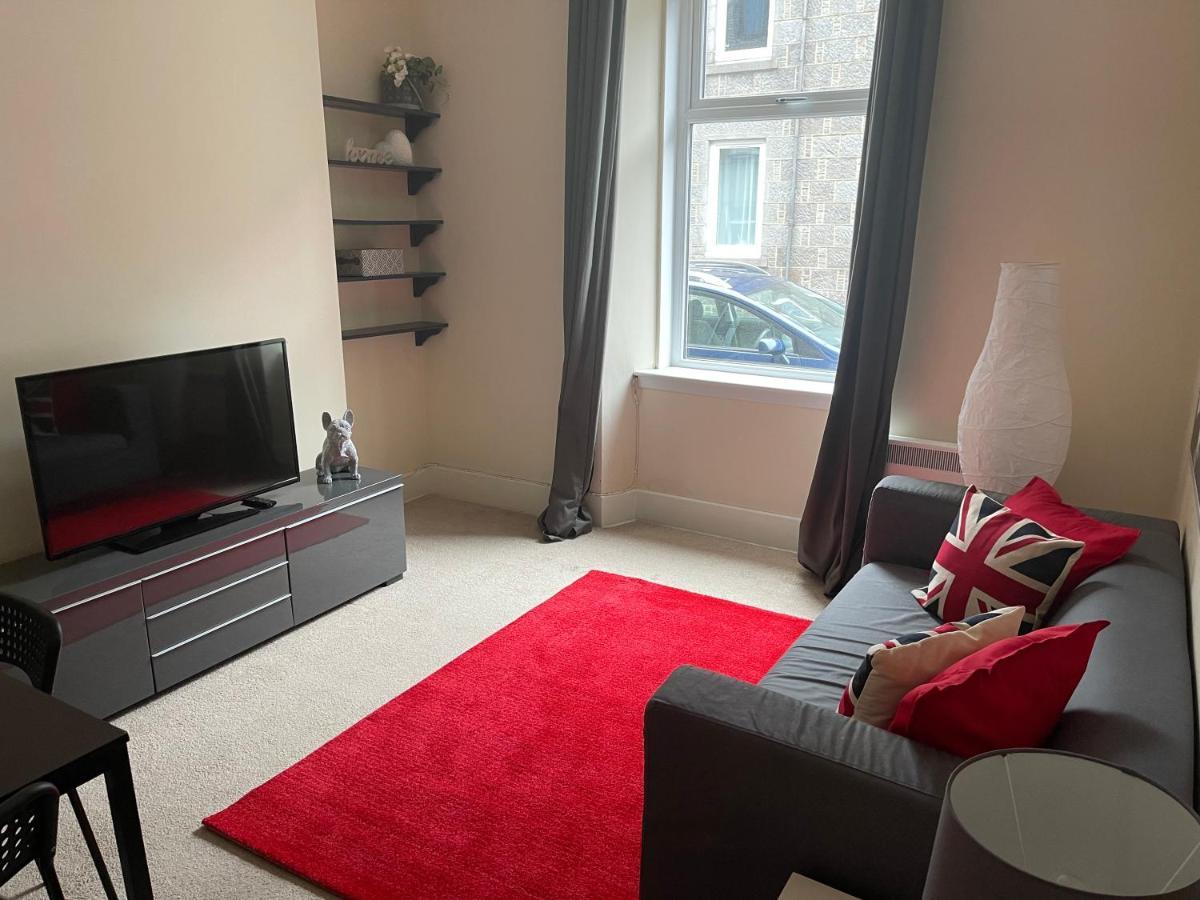 Beautiful 2 Bedroom Apartment- Prime Location, Aberdeen Centre Exteriör bild