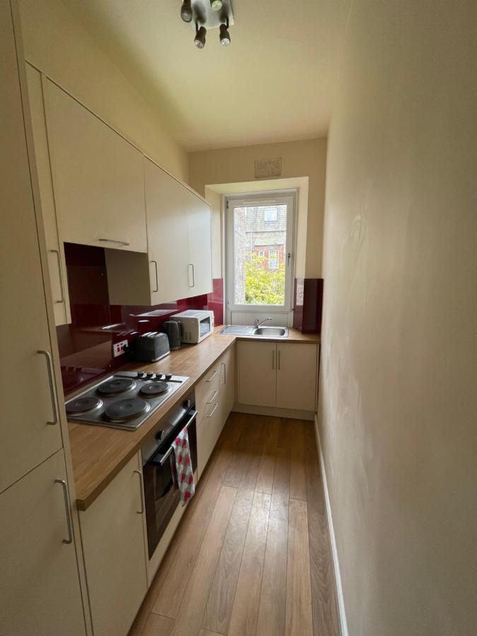 Beautiful 2 Bedroom Apartment- Prime Location, Aberdeen Centre Exteriör bild
