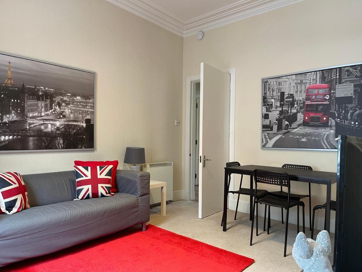 Beautiful 2 Bedroom Apartment- Prime Location, Aberdeen Centre Exteriör bild
