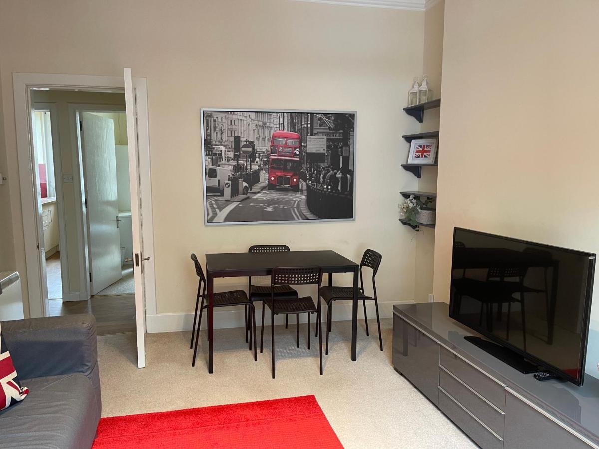 Beautiful 2 Bedroom Apartment- Prime Location, Aberdeen Centre Exteriör bild