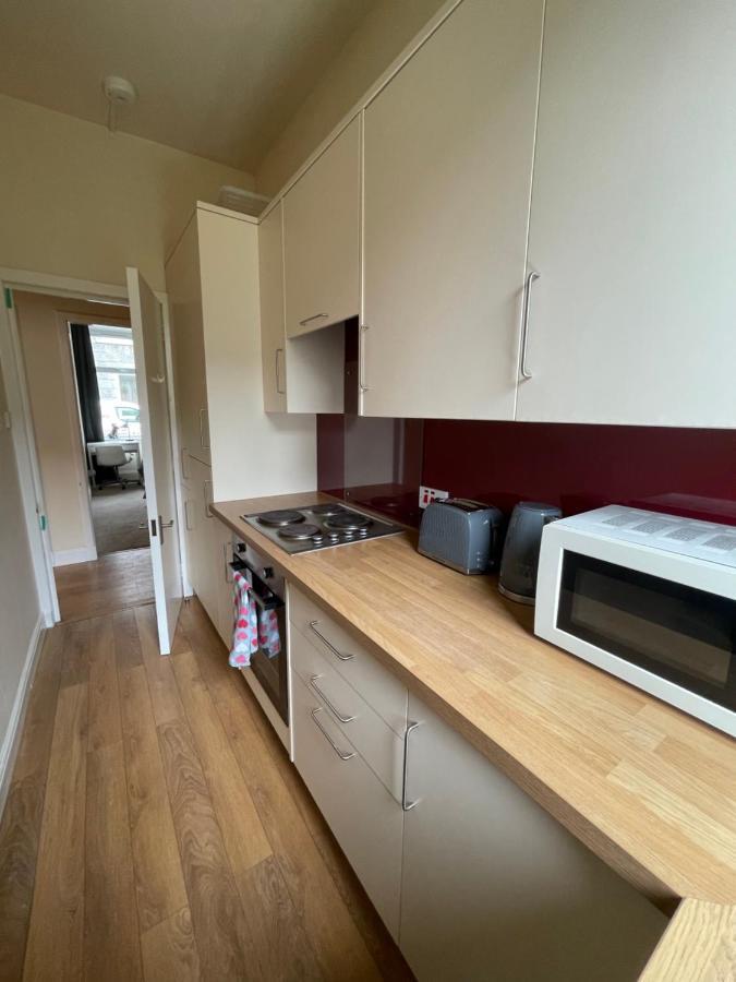Beautiful 2 Bedroom Apartment- Prime Location, Aberdeen Centre Exteriör bild