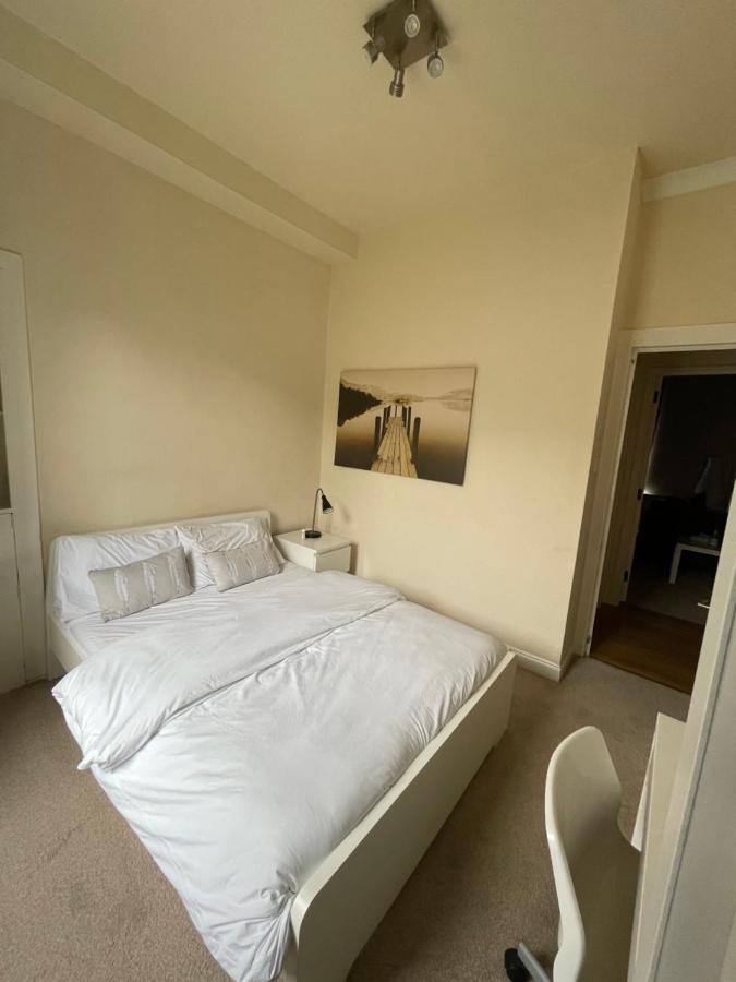 Beautiful 2 Bedroom Apartment- Prime Location, Aberdeen Centre Exteriör bild