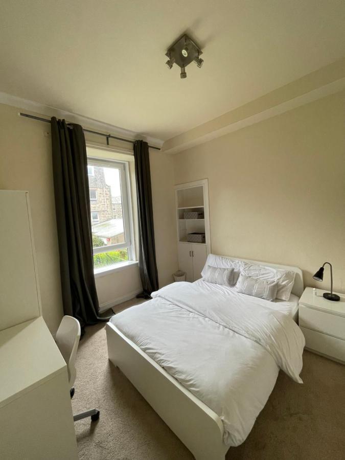 Beautiful 2 Bedroom Apartment- Prime Location, Aberdeen Centre Exteriör bild